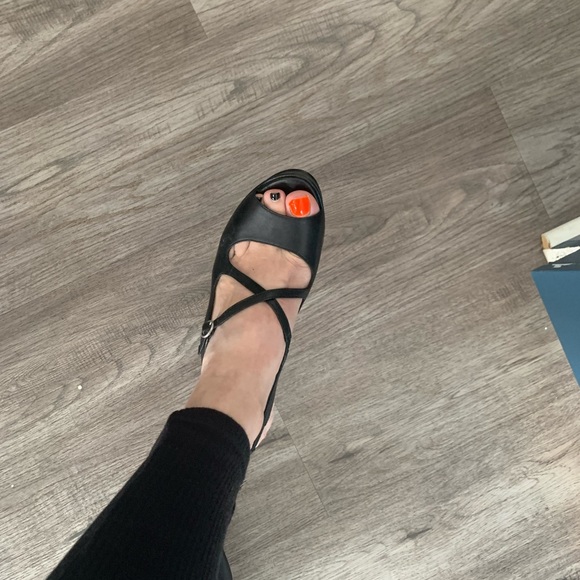 Also platform wedge sandals. Size 7 or 37 - Picture 3 of 6